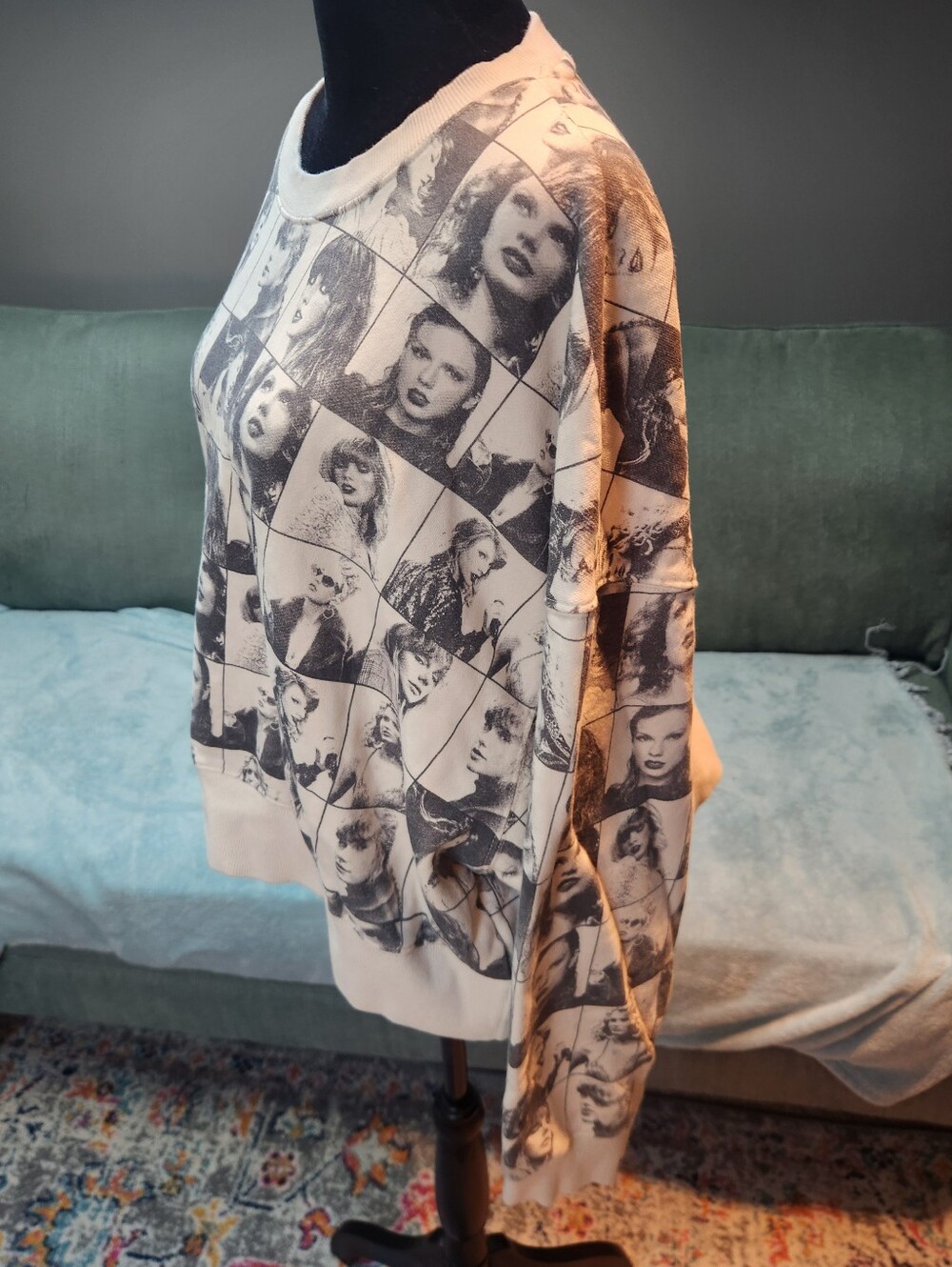 Taylor Swift Eras Tours Official Crewneck Sweatshirt - Black & Cream Large Good! - Picture 8 of 13